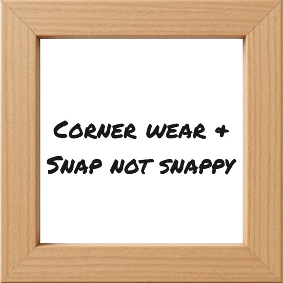 REHAB Gucci Bifold Wallet in Green Patent Leather - Corner Repair Needed - Picture 3 of 9